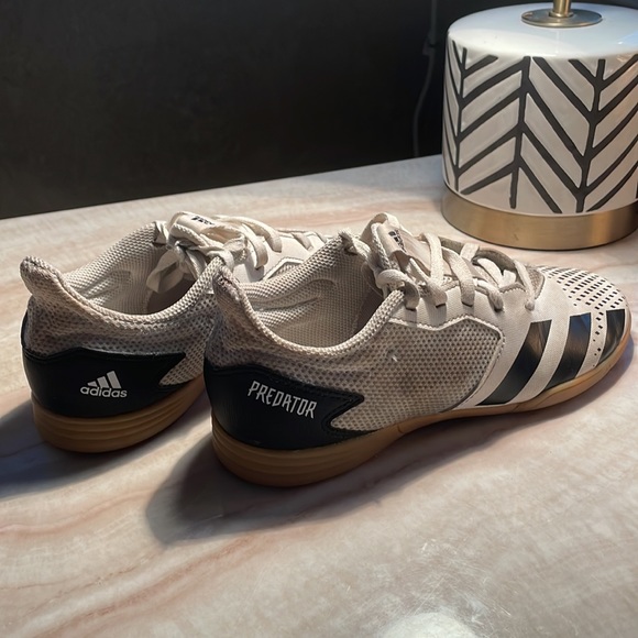 Adidas Predator youth indoor soccer shoes - Picture 2 of 6